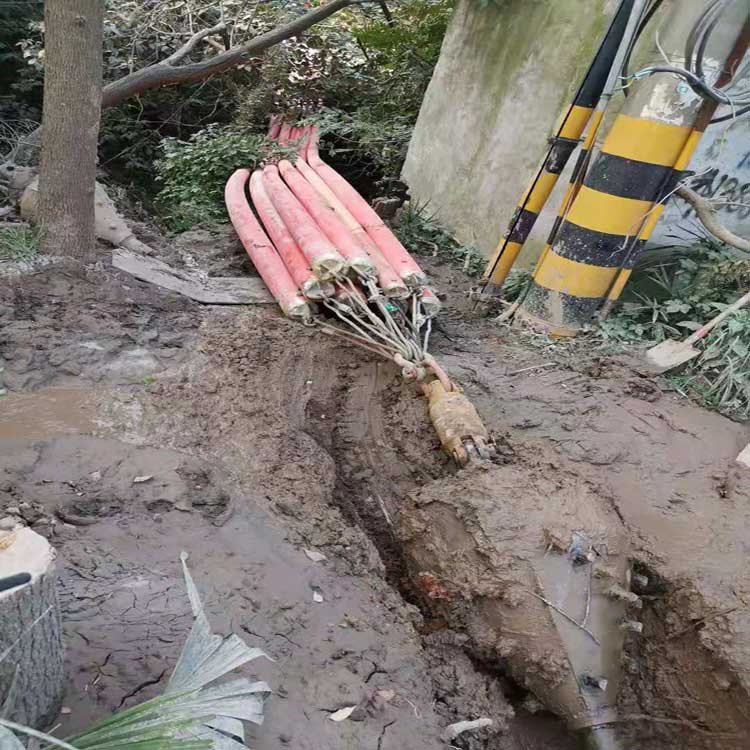 九龙拖拉管